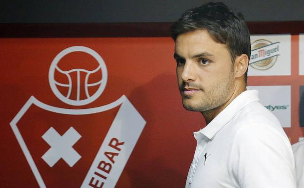 Pedro León renueva con el Eibar hasta 2020