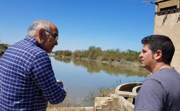 Garre recorre la ribera del Ebro tras la crecida: «Los afectados están hartos»