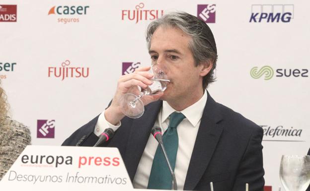 El ministro se compromete a licitar en mayo los dos arcos de Murcia y el tercer carril de la A-7