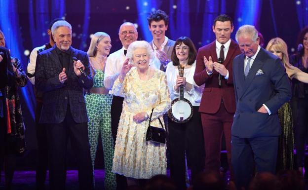 La reina Isabel II celebra su 92 cumpleaños con un concierto benéfico