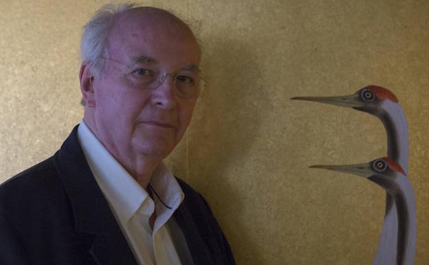 Philip Pullman: «Esperaba que los científicos no descubrieran qué era la materia oscura porque eso sería el final de mi historia»