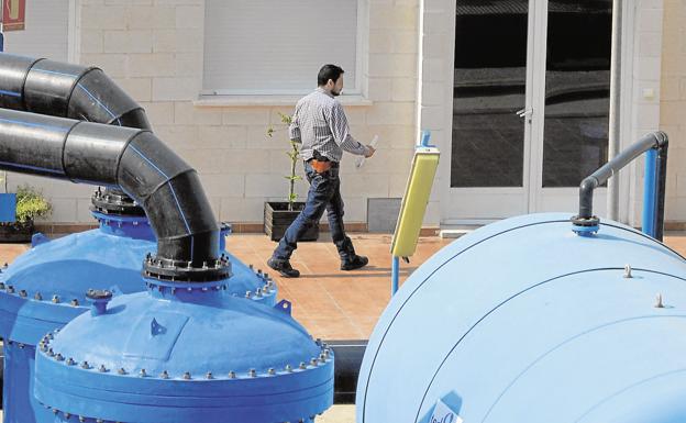 Documentos incautados apuntan a la connivencia de la Comunidad con empresas de la desaladora