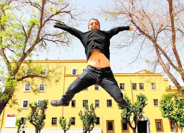 Pedro Alberto Cruz gana el Premio Dionisia García de la UMU con 'Incluso los muertos'