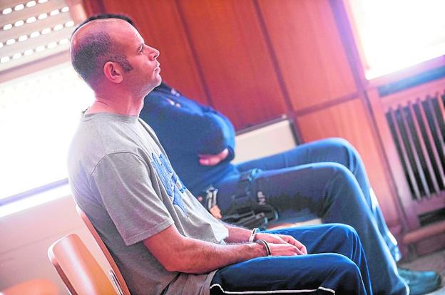 «Se abalanzó con un hacha, me golpeó y me dijo: 'Te voy a matar'»