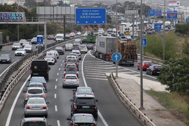 Tráfico pone a prueba drones para vigilar las carreteras en el puente