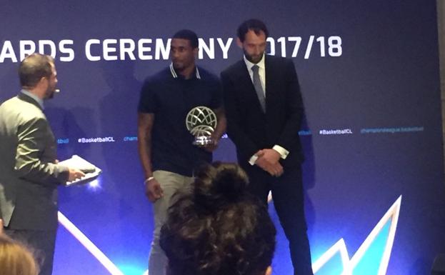 Ovie Soko, en el quinteto ideal de la Champions