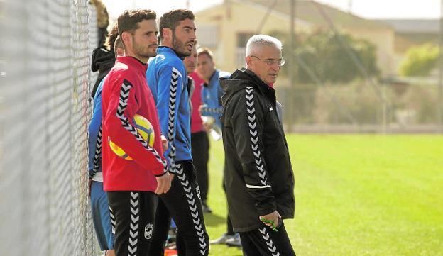 El Lorca FC quiere salir con la cabeza alta del Carlos Tartiere