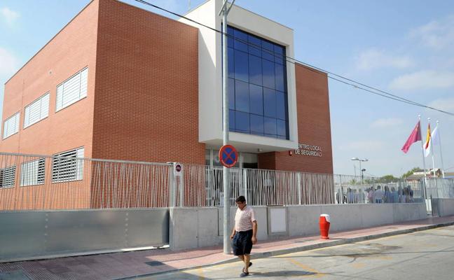 El cuartel de la Guardia Civil de Las Torres de Cotillas./Alfonso Durán / AGM