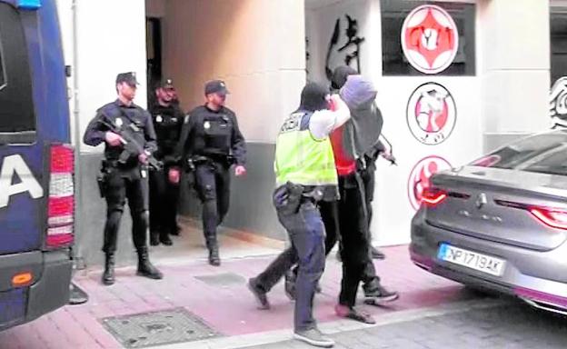 El yihadista detenido en Lorca maltrataba a su pareja para convertirla