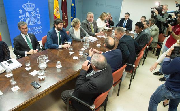 La ministra garantiza a los regantes que el Trasvase Tajo-Segura no se toca