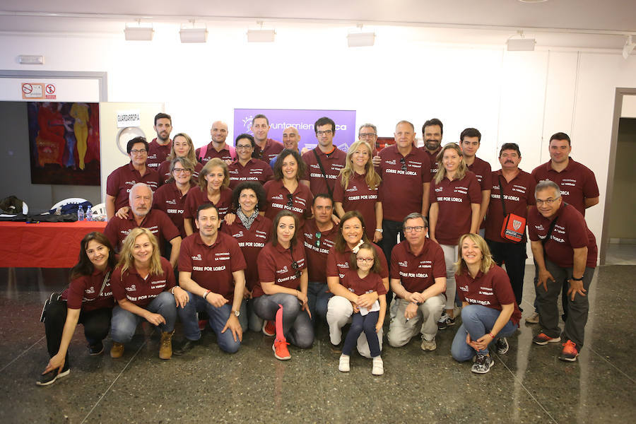 Reparto de dorsales y voluntarios de la VIII Corre X Lorca