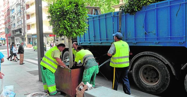 Últimos retoques a la avenida de Juan Carlos I