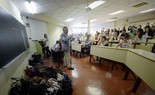 Más de 5.300 opositores lucharán por las 506 plazas de Secundaria