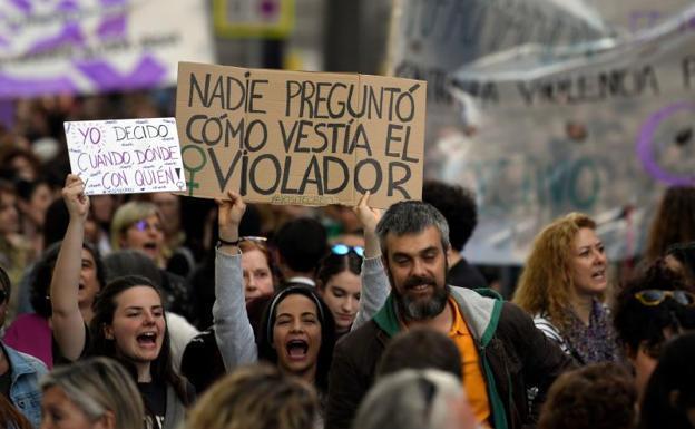 Una joven denuncia una violación en grupo tras echarle droga en una copa en una discoteca