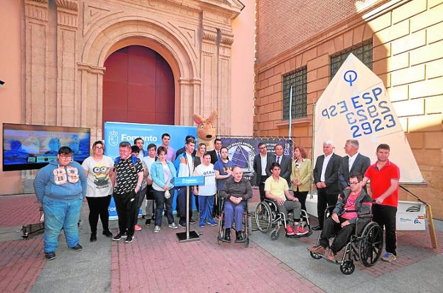 La vela ligera y los cruceros se adueñan del Mar Menor