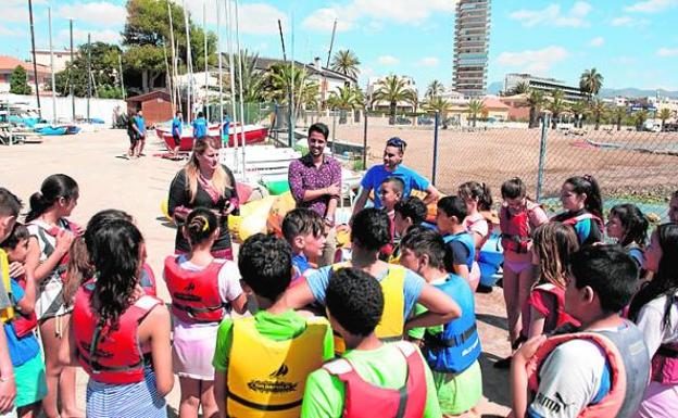 700 escolares se inician en los deportes náuticos