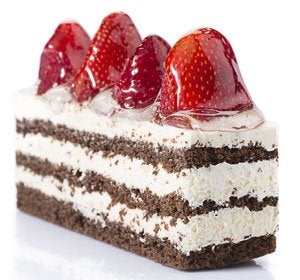 Tarta de chocolate, nata y fresas