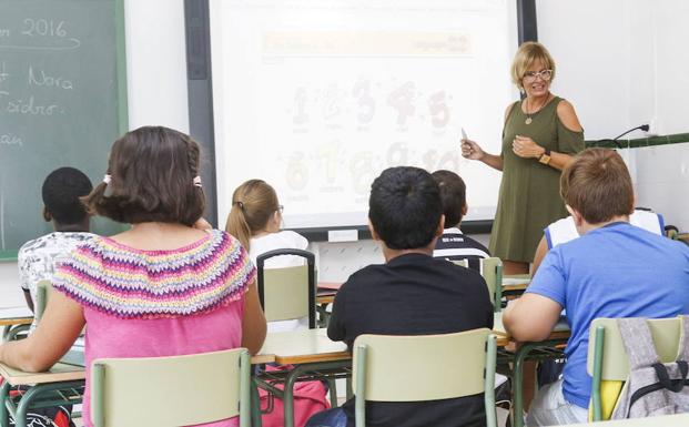 Las docentes interinas equipararán sus derechos de maternidad con las funcionarias