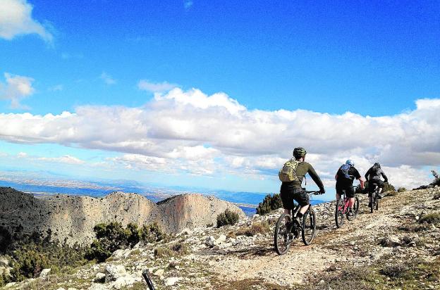 Los espacios protegidos, entre dos fuegos