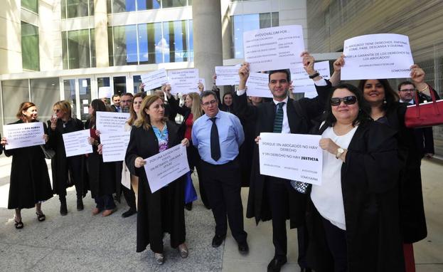 El presidente del TSJ apercibe al secretario de gobierno por la falta de información sobre la huelga