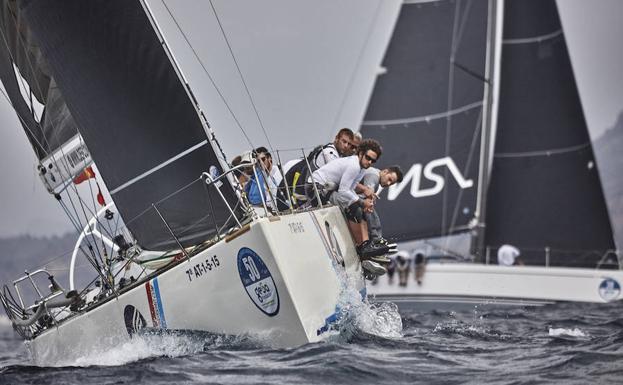 'Pez de Abril' se proclama campeón absoluto de la X Regata Solidaria Carburo de Plata