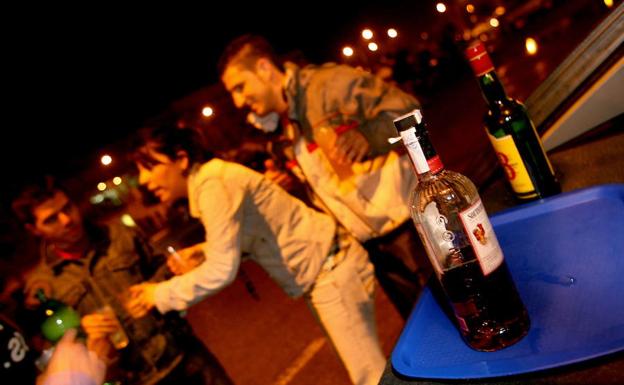 La mitad de los españoles cree que el alcohol es el causante de una violación
