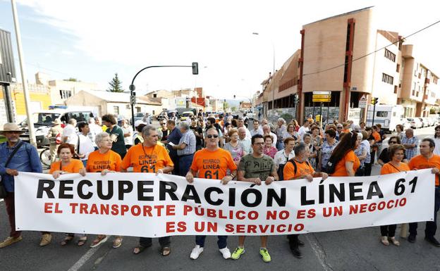 Protesta vecinal en Aljucer para exigir transporte público digno