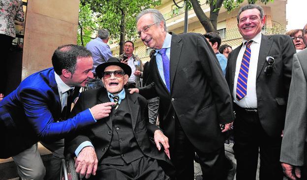 Y el 'Tío Juan Rita' se los metió en el bolsillo