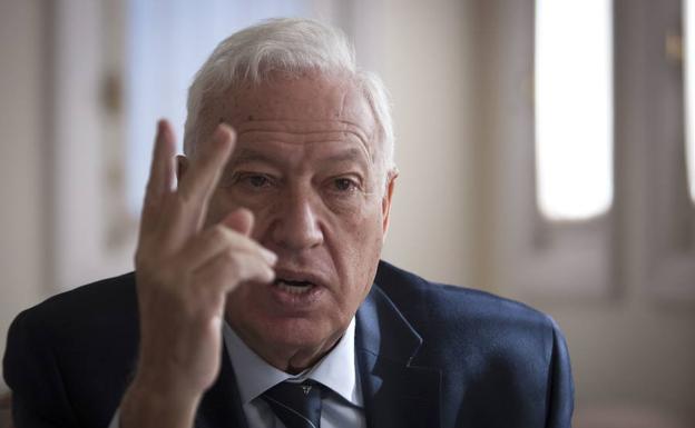 Margallo recoge avales para presentarse a la Presidencia del PP