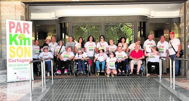 Enfermos de párkinson reclaman dos ayudas