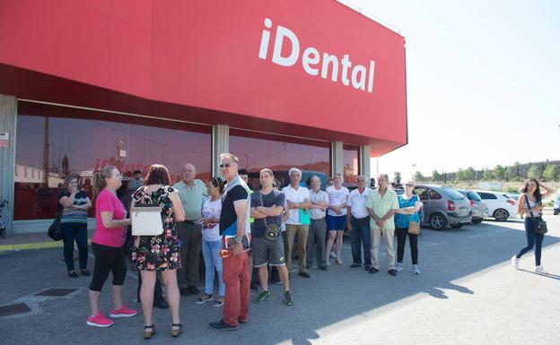 Preparan medidas para apoyar a los afectados por el cierre de iDental