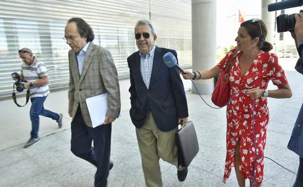 Cerdá defiende la legalidad de su actuación en torno a la desaladora de Escombreras