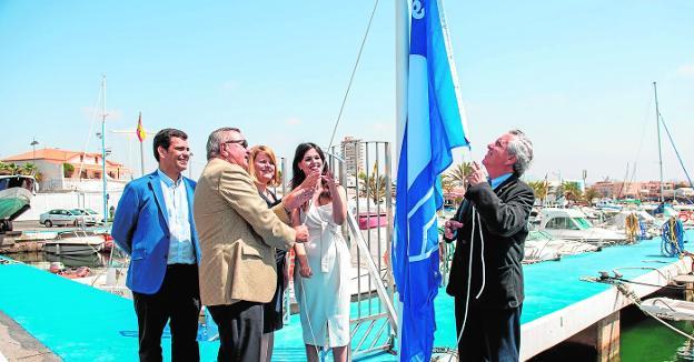 Turismo entrega las 31 banderas azules