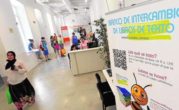 Unas 4.000 familias se beneficiarán del banco de intercambio de libros