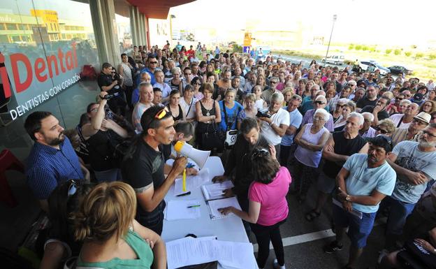 La Consejería solicita al juzgado las historias de los afectados por el cierre de iDental