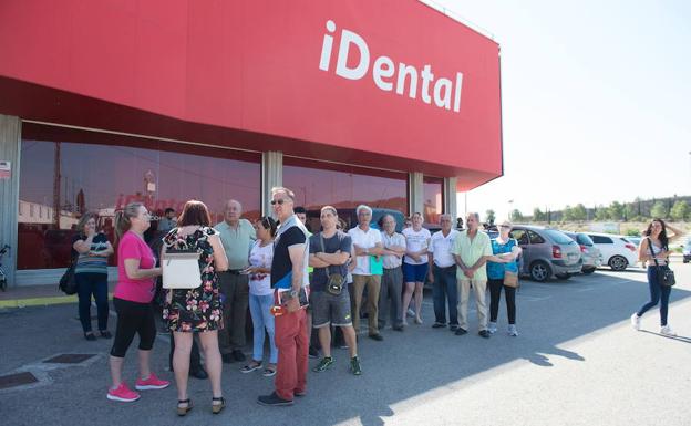 Sanidad instará a la Fiscalía a investigar si el cierre de iDental es delito