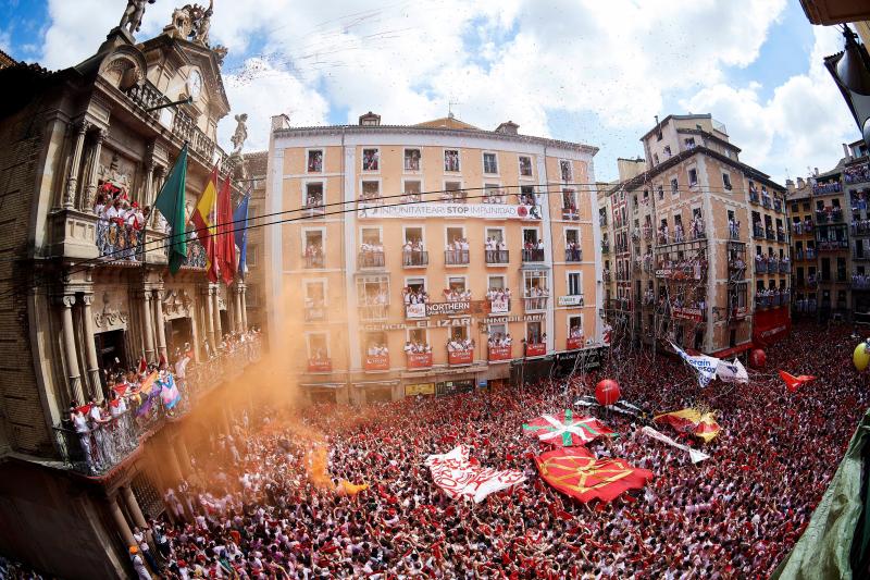 Pamplona grita «¡Viva San Fermín!»