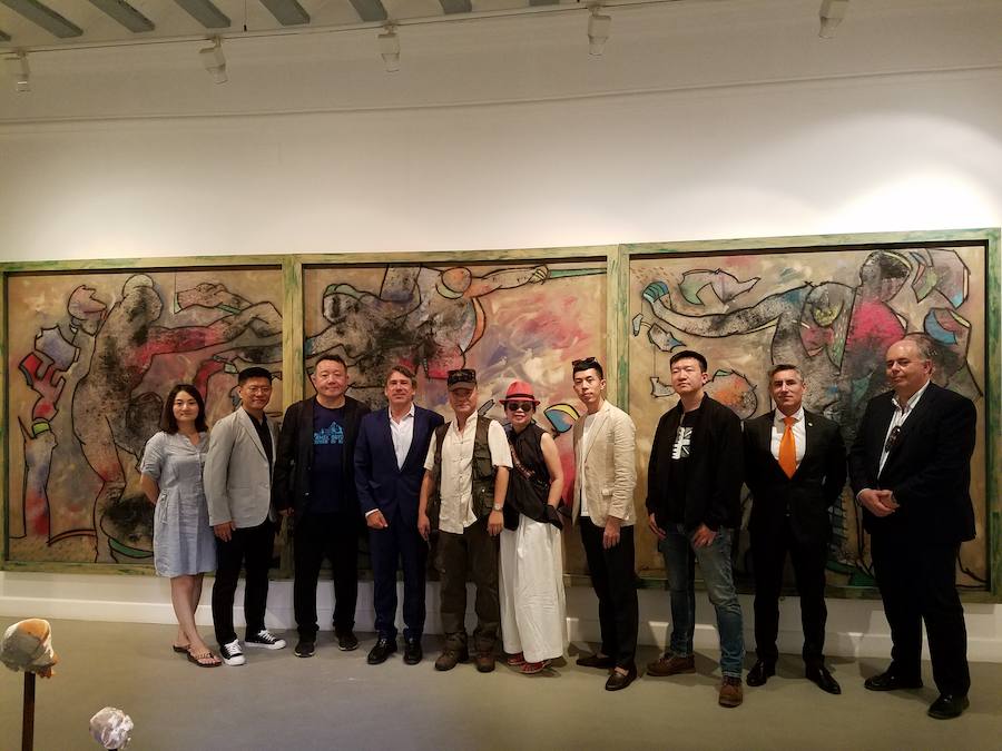 Una delegación china se interesa por el arte público de la Región