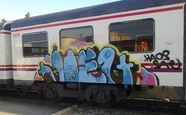 Detienen a una banda itinerante de grafiteros que actuó en la Región