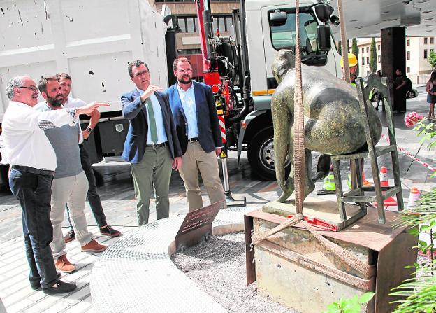 La escultura de Campillo se ubicará definitivamente en la avenida de la Libertad