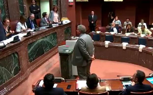 Francisco Bernabé jura su cargo como senador