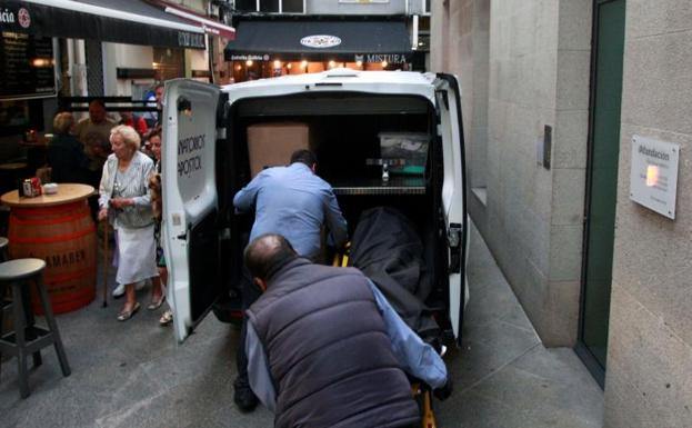 Degüella a su mujer en La Coruña y llama a la policía para informar del crimen