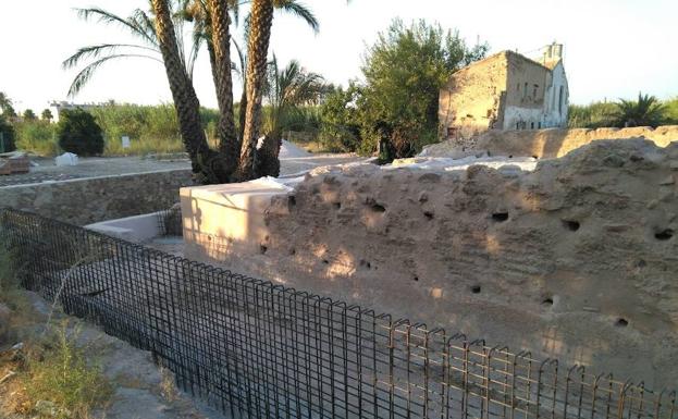 Huermur denuncia que van a encajonar entre hormigón la torre islámica de Zarandona
