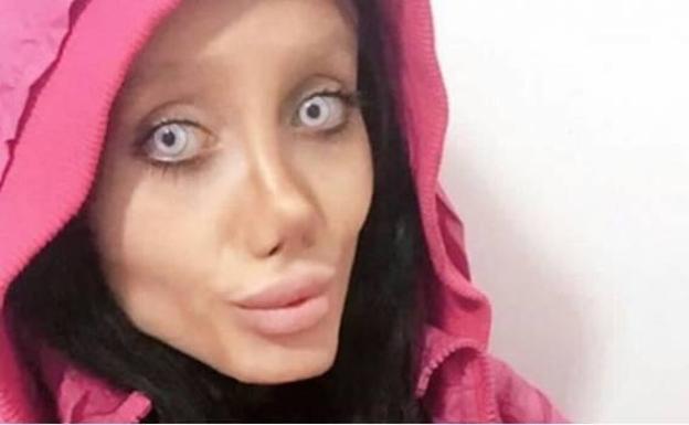 La 'Angelina Jolie Zombie' de Instagram comparte su verdadero rostro sin maquillaje