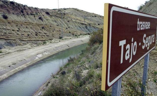 El PSOE garantiza el envío de agua a la Región hasta la finalización del año hidrológico