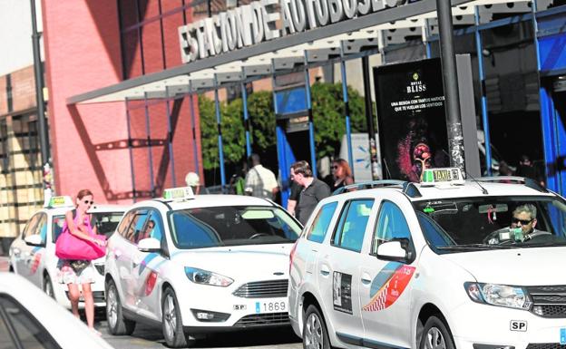 Los taxistas de la Región deciden hoy si se suman a la huelga o hacen paros parciales
