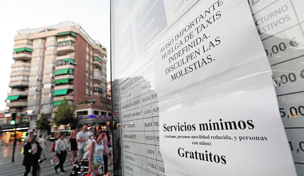 La huelga de taxistas en la Región acabará a la vez que en Madrid y Barcelona