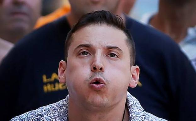 Un ciezano gana el concurso de lanzamiento de huesos de dátil y oliva de Elche