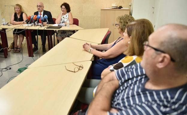 La Asociación de Afectados por iDental denuncia tres posibles casos de hepatitis B de los que Salud «no tiene constancia»