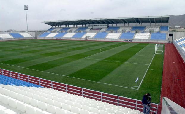 El Lorca FC pondrá halcones para eliminar las palomas del Artés Carrasco